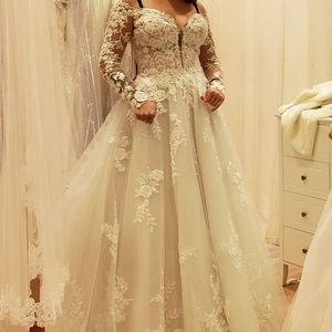 Never worn wedding dress